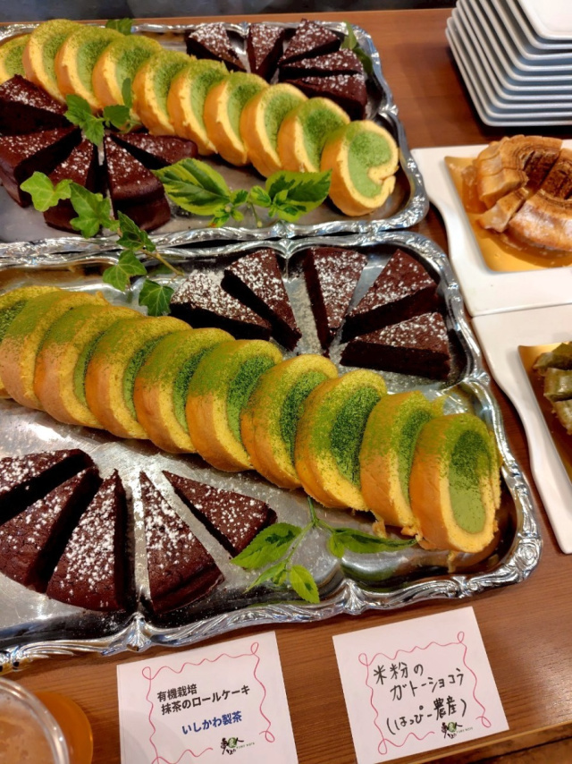 抹茶ロールケーキ・米粉ガトー