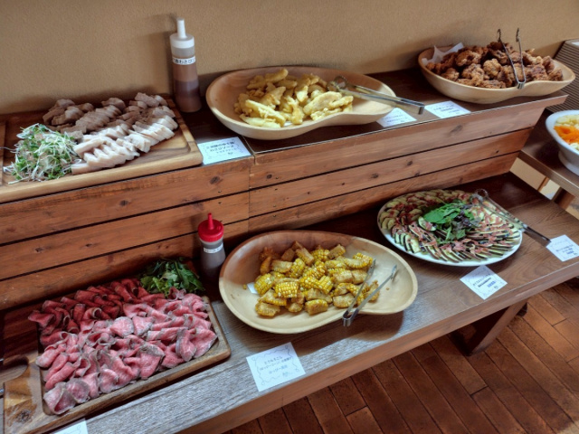 ゆたか牛のローストビーフ、トヨタファームの三州豚ほか